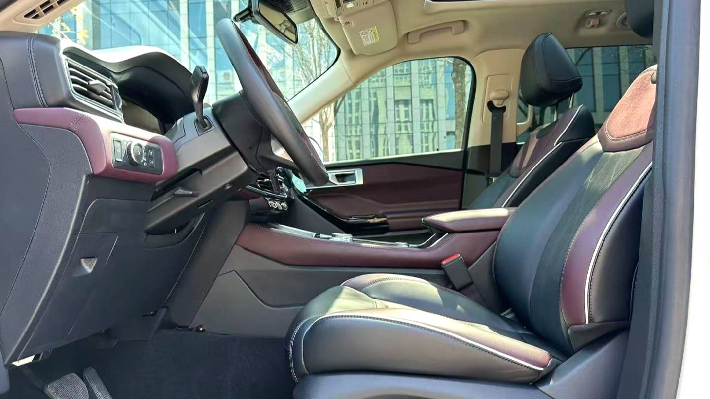 Ford 2023 ‌Explorer EcoBoost 285 four-wheel drive titanium version 6-seater