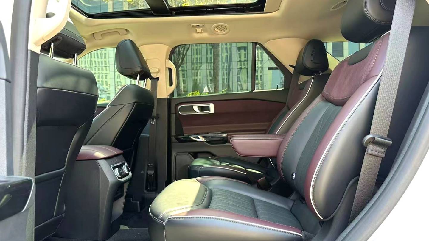 Ford 2023 ‌Explorer EcoBoost 285 four-wheel drive titanium version 6-seater