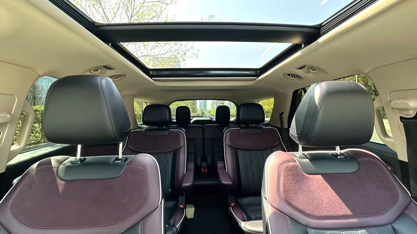 Ford 2023 ‌Explorer EcoBoost 285 four-wheel drive titanium version 6-seater