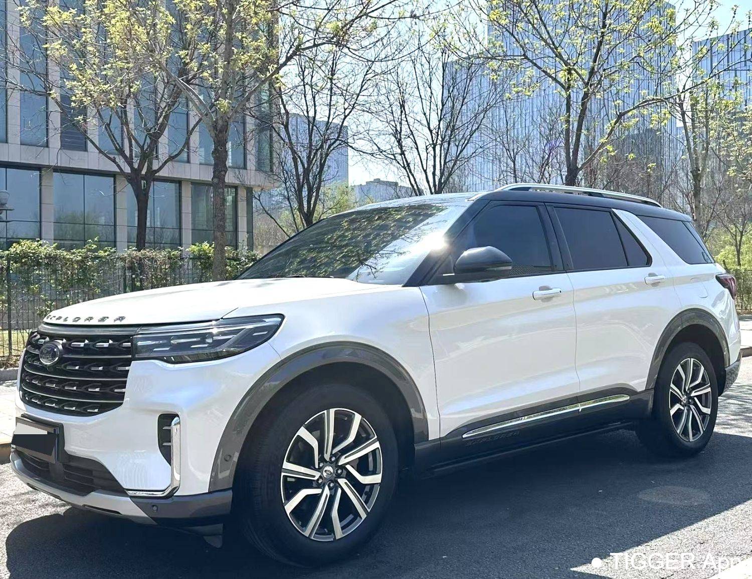 used Ford 2023 ‌Explorer EcoBoost 285 four-wheel drive titanium version 6-seater