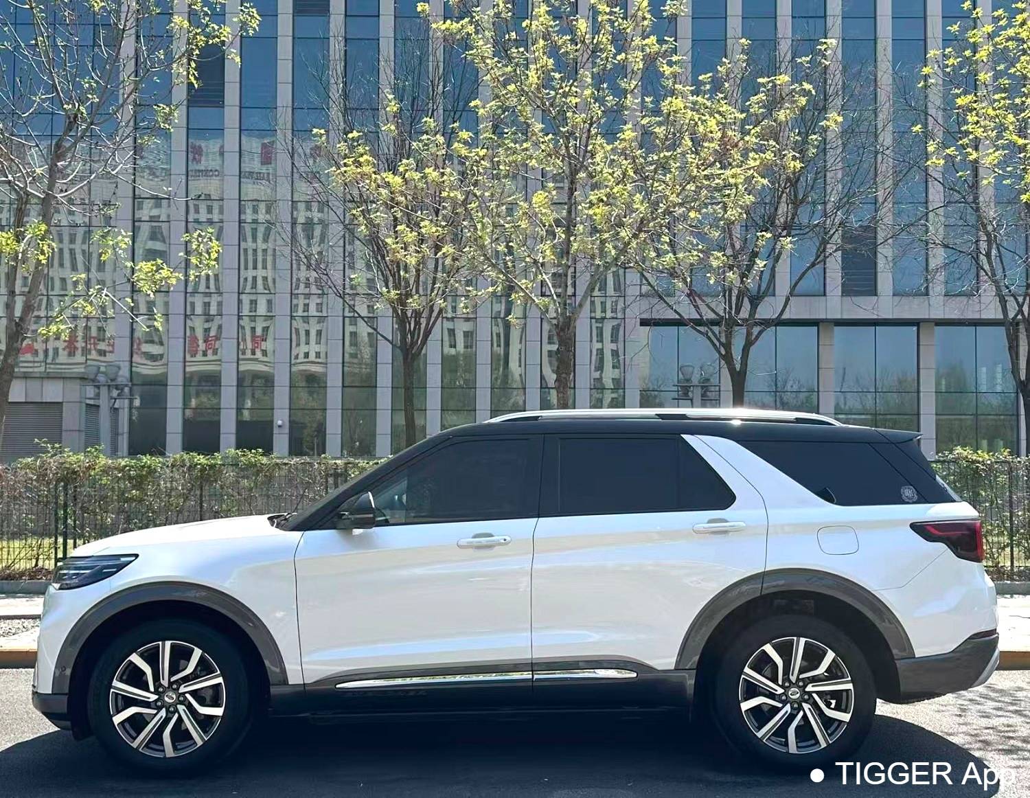 used Ford 2023 ‌Explorer EcoBoost 285 four-wheel drive titanium version 6-seater