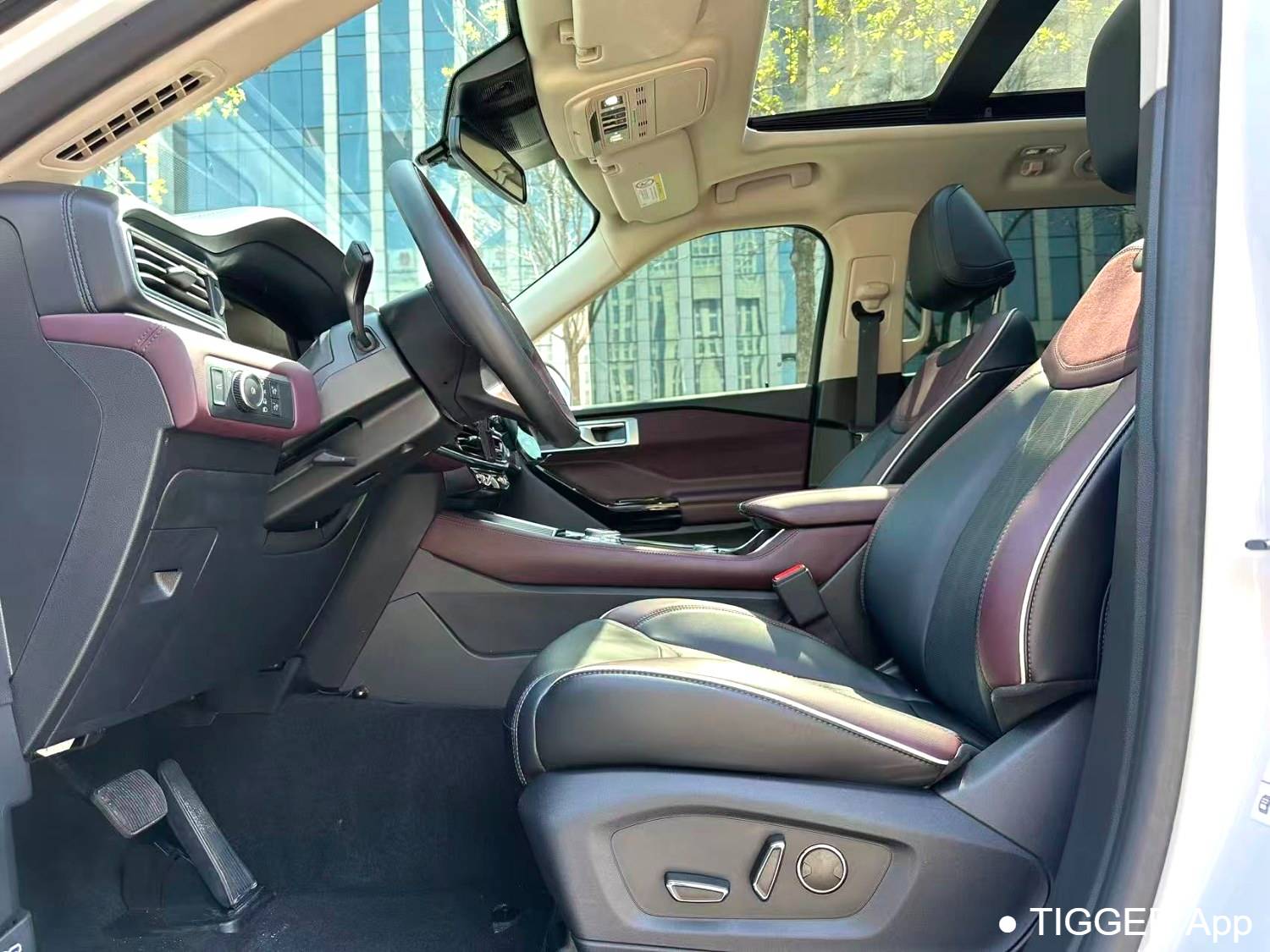 used Ford 2023 ‌Explorer EcoBoost 285 four-wheel drive titanium version 6-seater