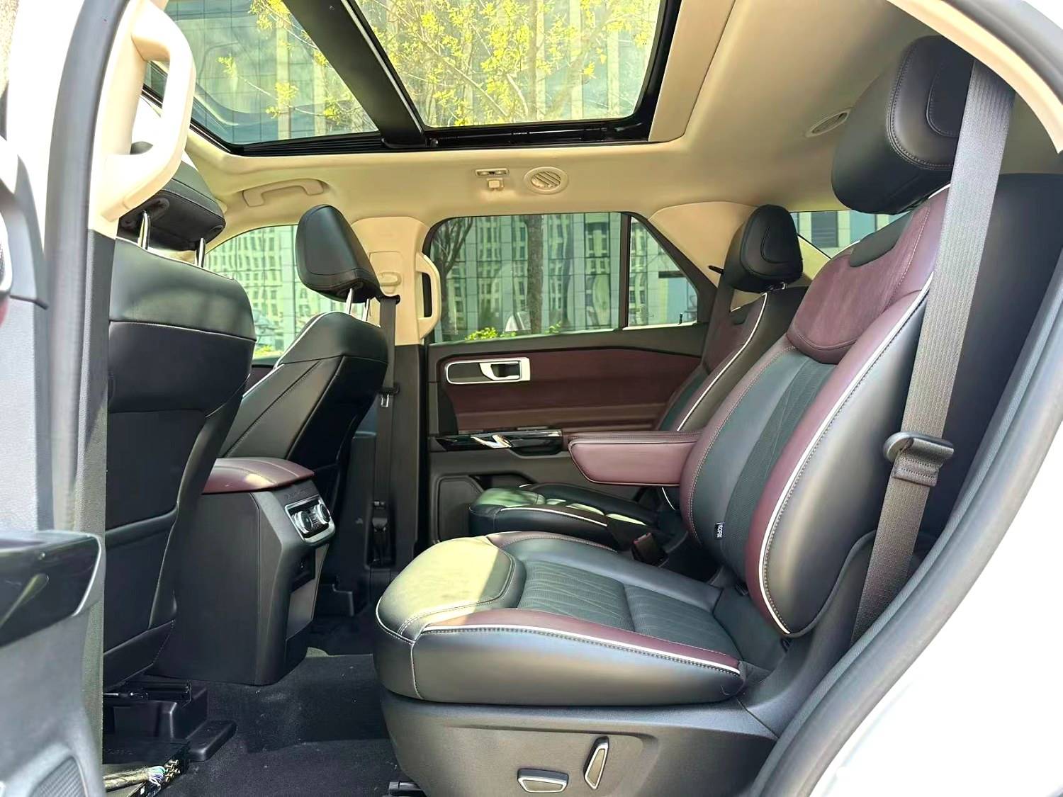 used Ford 2023 ‌Explorer EcoBoost 285 four-wheel drive titanium version 6-seater