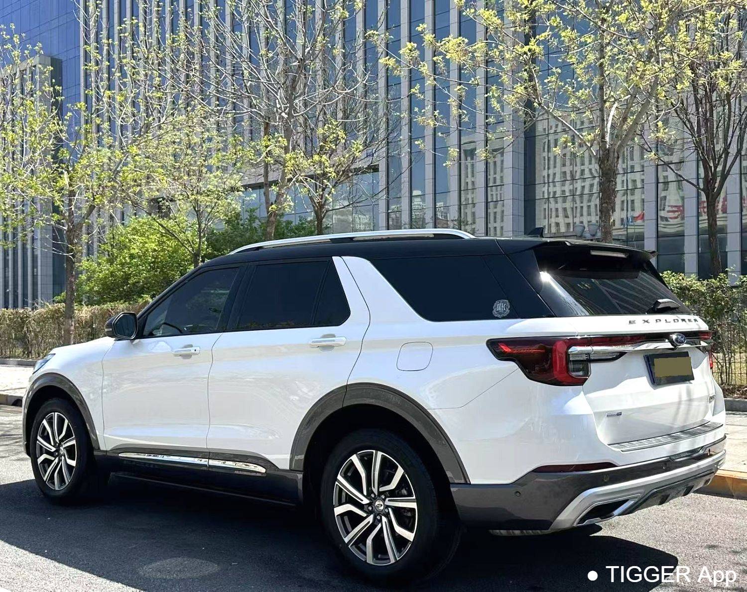 used Ford 2023 ‌Explorer EcoBoost 285 four-wheel drive titanium version 6-seater