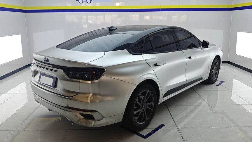 Ford 2025 Mondeo‌ 2.0T EcoBoost Luxury Model