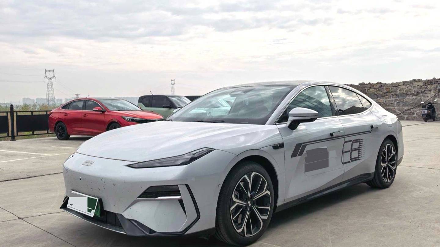 GALAXY 2025 E8 700km long-distance intelligent driving version