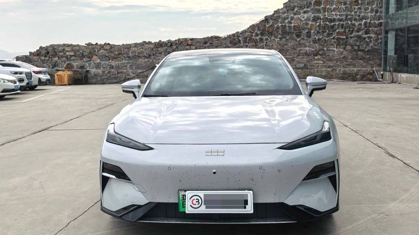 GALAXY 2025 E8 700km long-distance intelligent driving version