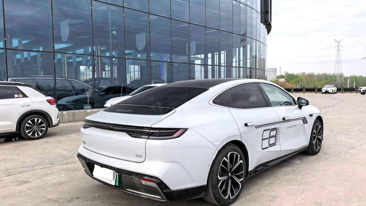 GALAXY 2025 E8 700km long-distance intelligent driving version