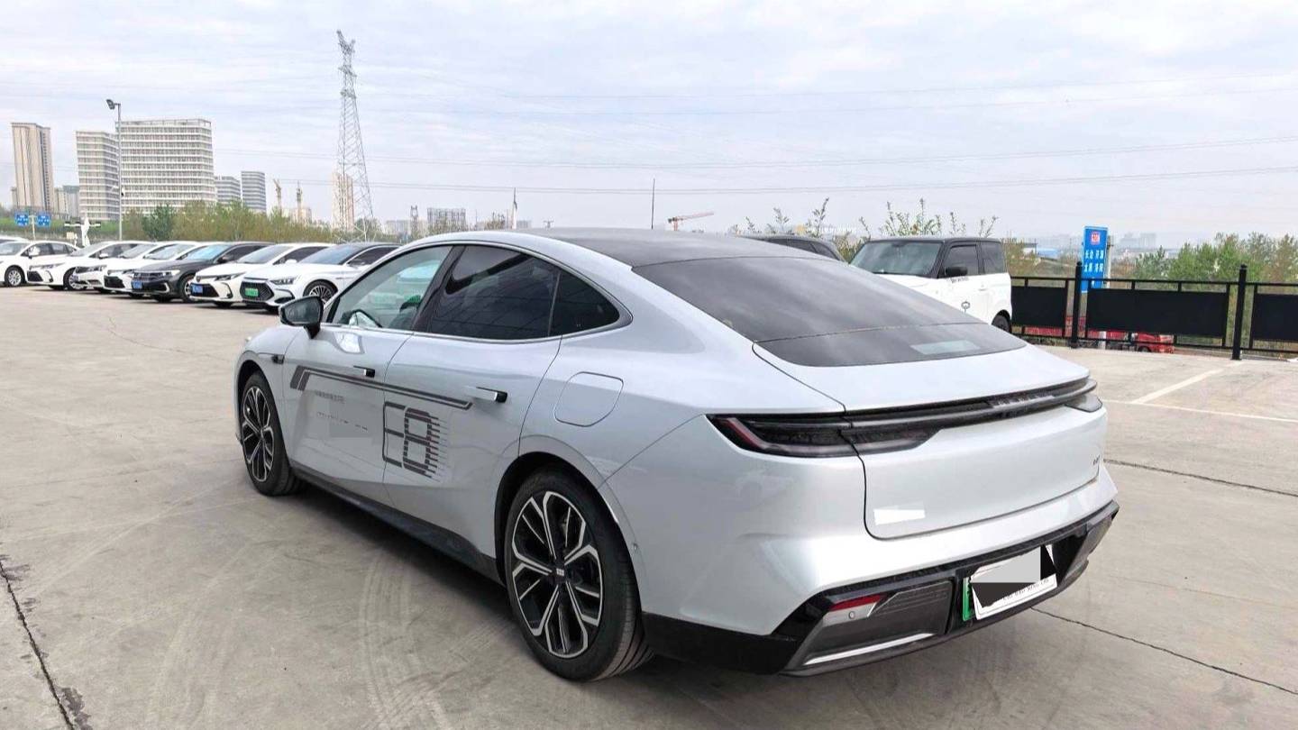 GALAXY 2025 E8 700km long-distance intelligent driving version