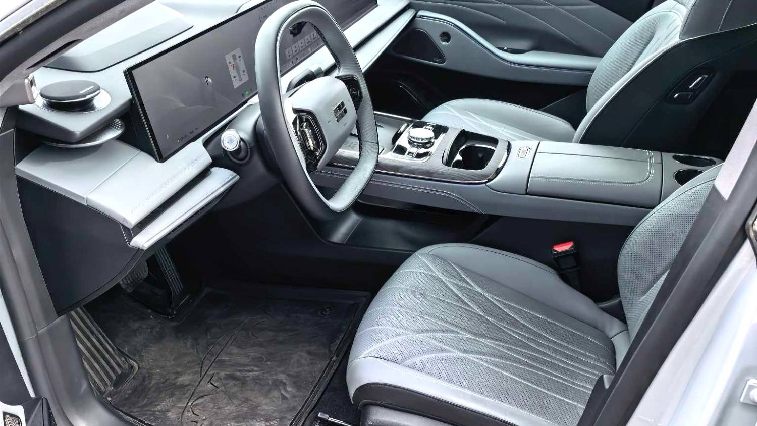 GALAXY 2025 E8 700km long-distance intelligent driving version