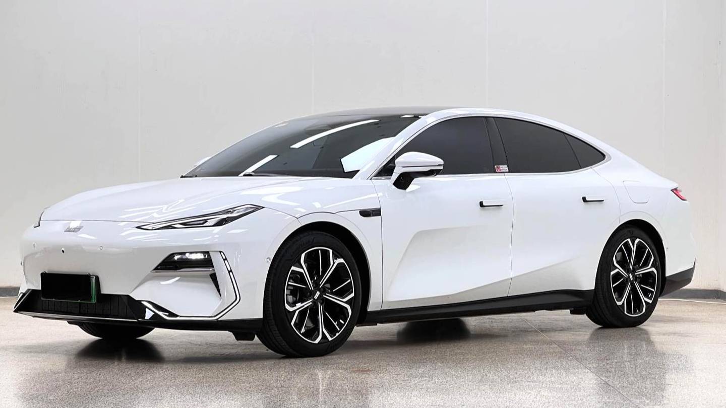 GALAXY 2025 E8 700km long-distance intelligent driving version