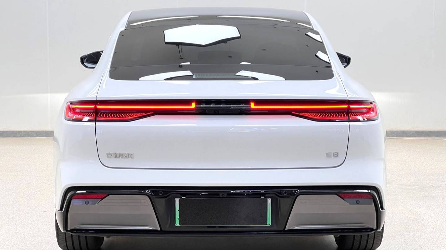 GALAXY 2025 E8 700km long-distance intelligent driving version