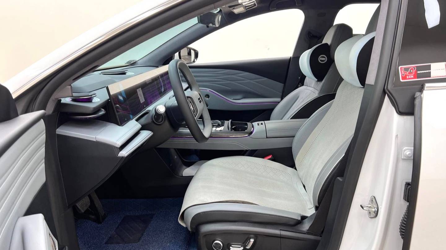 GALAXY 2025 E8 700km long-distance intelligent driving version