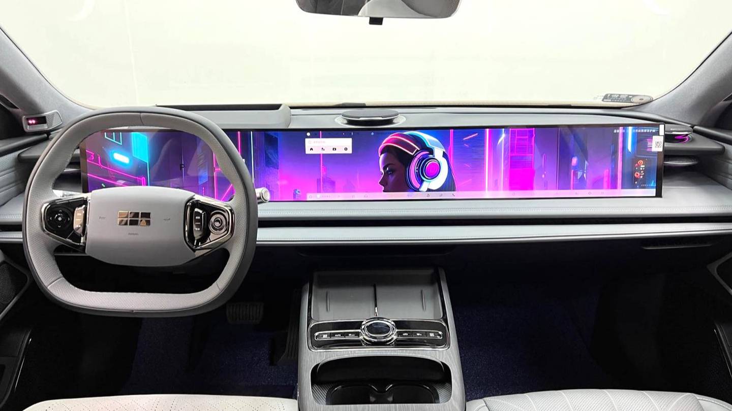 GALAXY 2025 E8 700km long-distance intelligent driving version