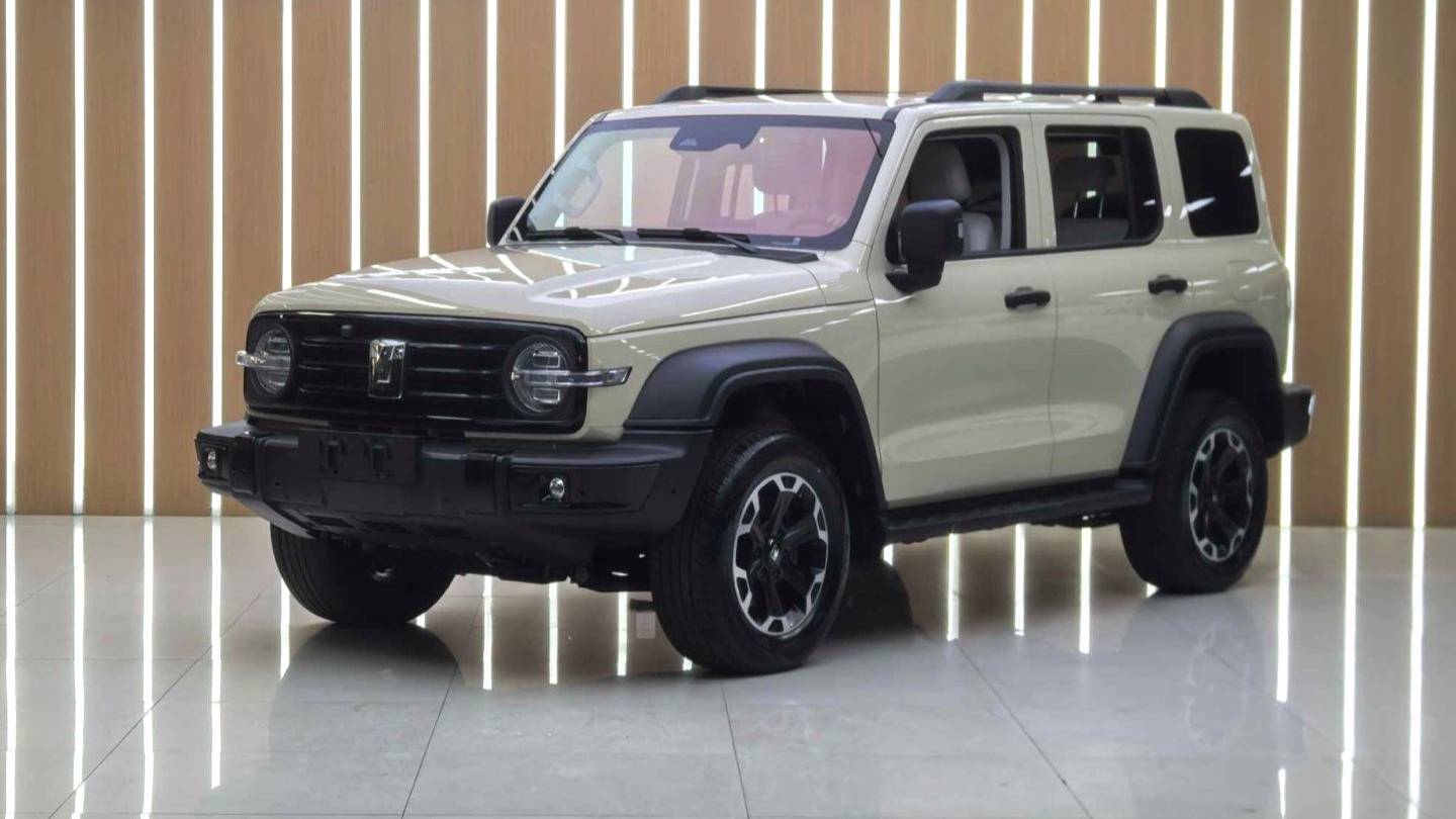 TANK 2025 300 Hi4-T 36.7kWh