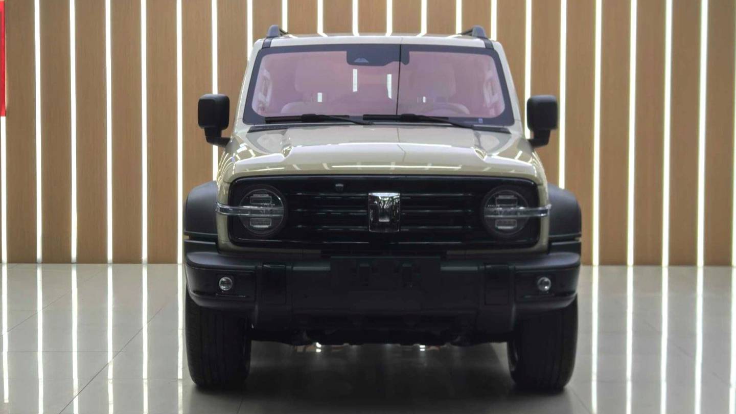 TANK 2025 300 Hi4-T 36.7kWh