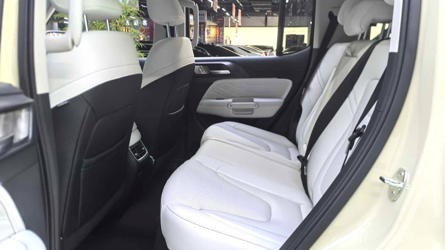 TANK 2025 300 Hi4-T 36.7kWh