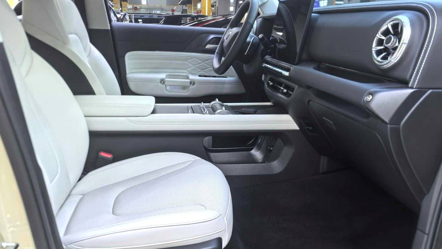 TANK 2025 300 Hi4-T 36.7kWh