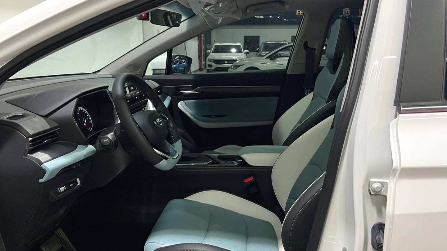 Geely 2022 EMGRAND S 1.4T CVT Crossover Player Edition