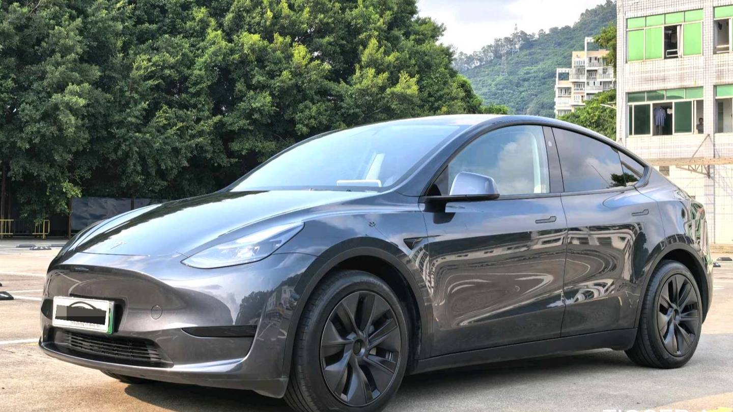 TESLA 2024 Model Y Rear wheel drive version