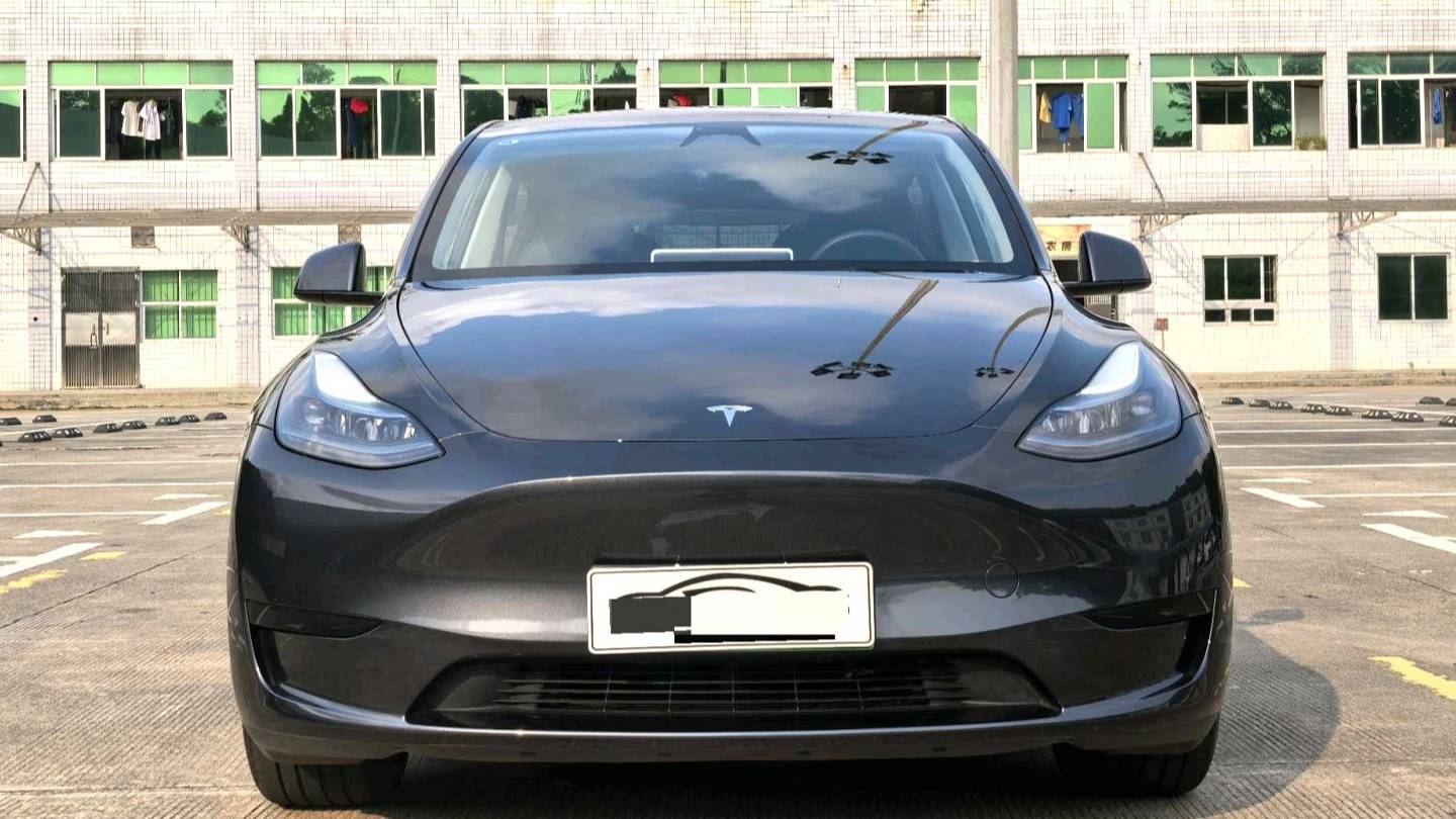 TESLA 2024 Model Y Rear wheel drive version