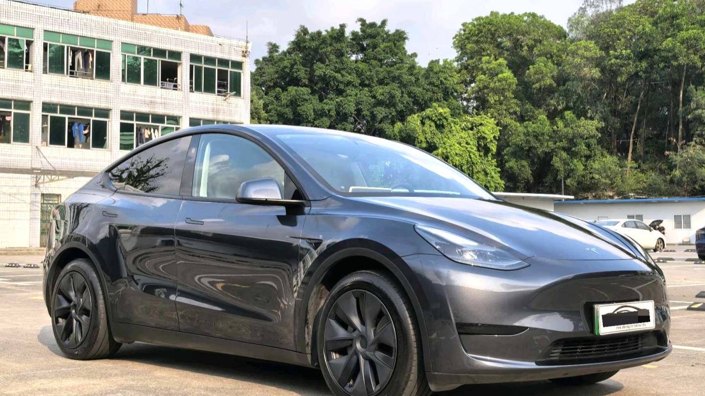 TESLA 2024 Model Y Rear wheel drive version
