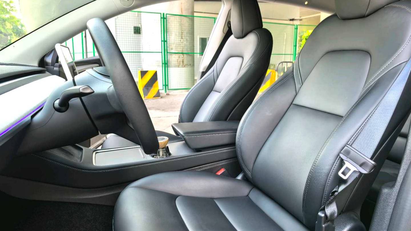 TESLA 2024 Model Y Rear wheel drive version