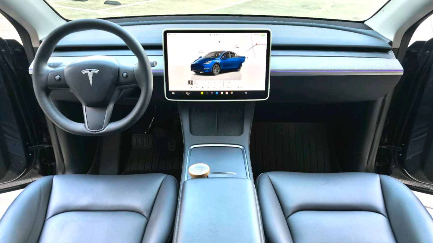 TESLA 2024 Model Y Rear wheel drive version