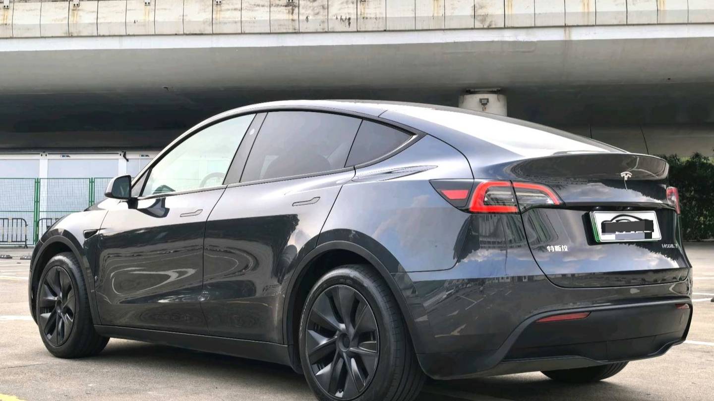 TESLA 2024 Model Y Rear wheel drive version