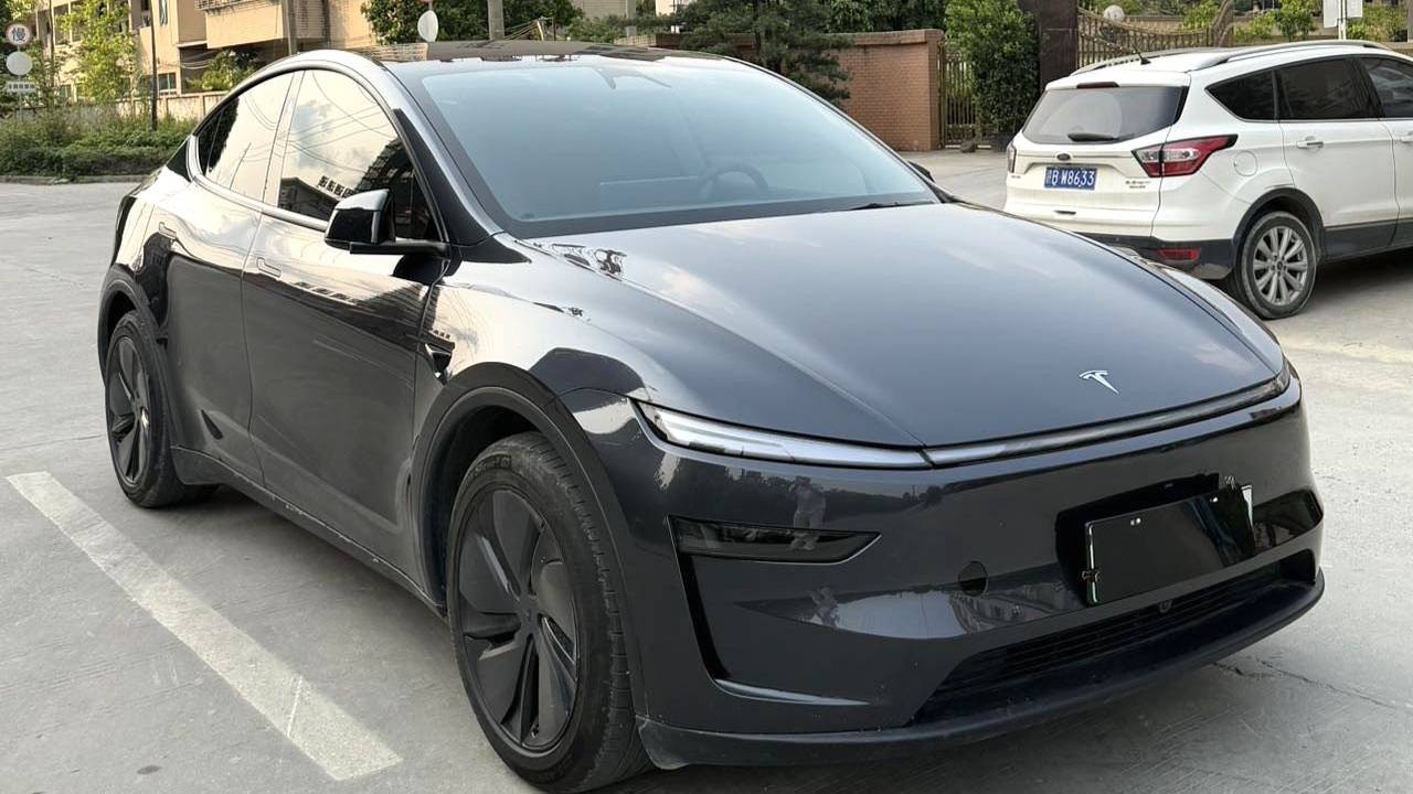 TESLA 2025 Model Y Long endurance all wheel drive version