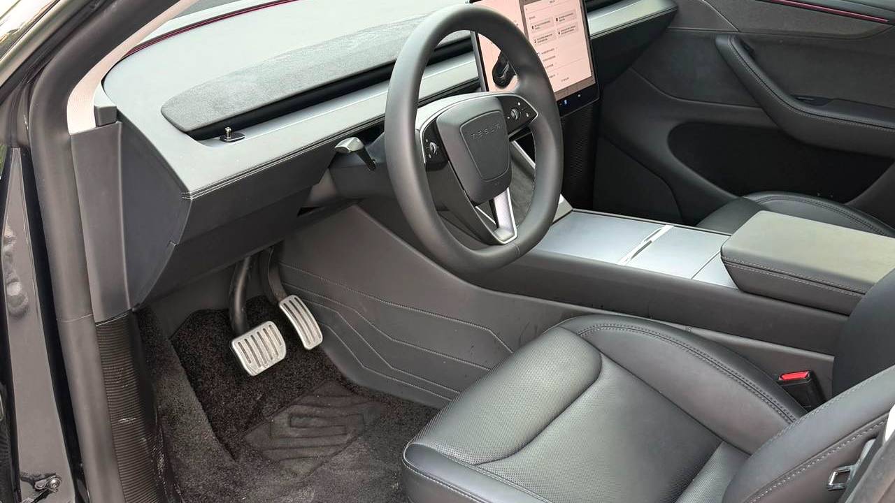 TESLA 2025 Model Y Long endurance all wheel drive version