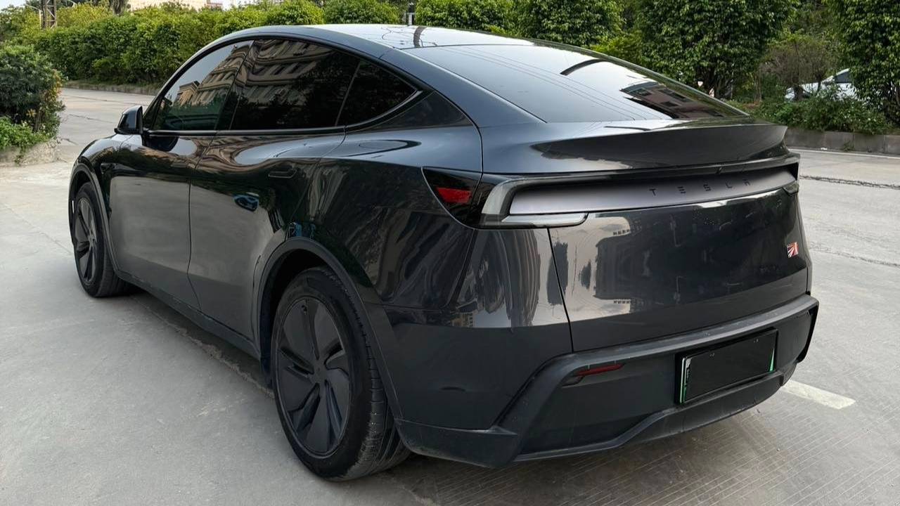 TESLA 2025 Model Y Long endurance all wheel drive version