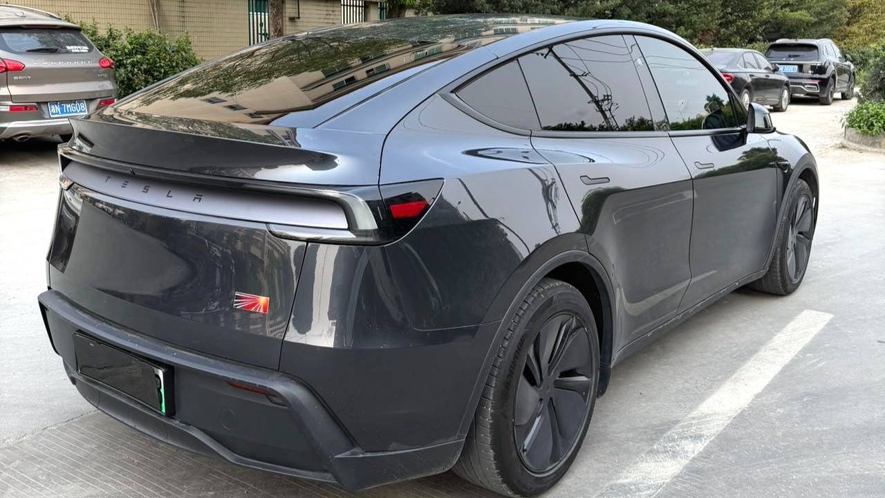 TESLA 2025 Model Y Long endurance all wheel drive version