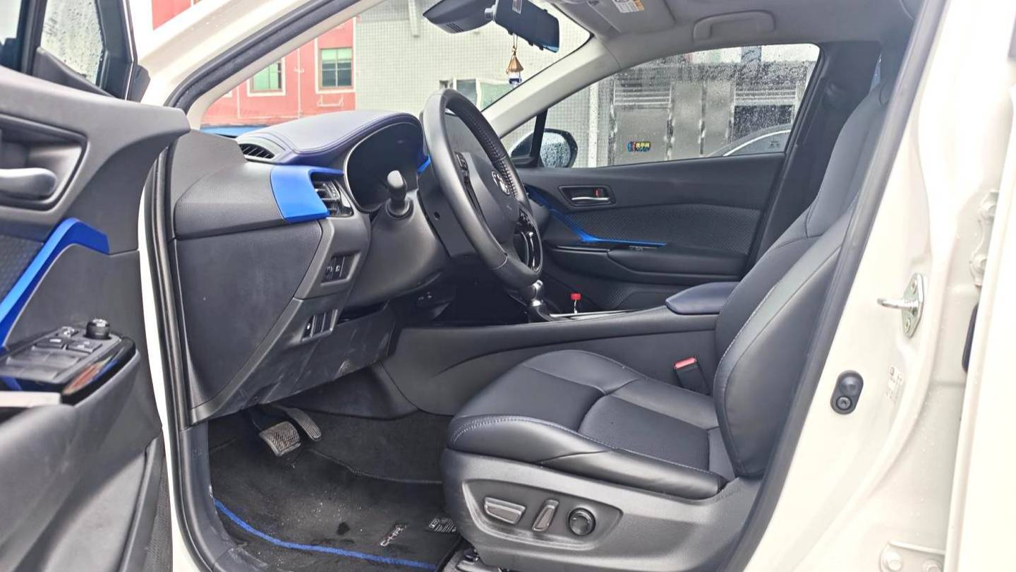 Toyota 2023 C-HR 2.0L Luxury Edition