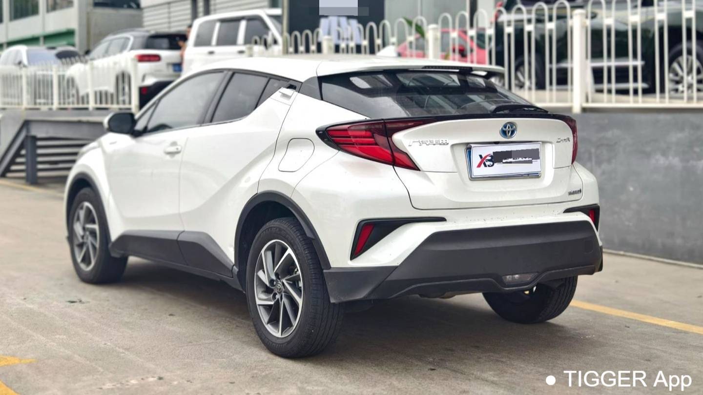 Toyota 2023 C-HR Dual engine 2.0L E-CVT Luxury Edition