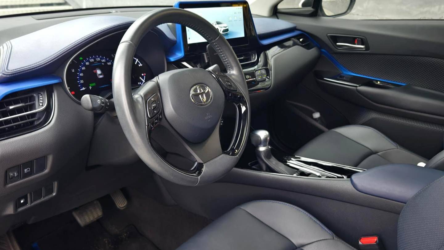 Toyota 2023 C-HR Dual engine 2.0L E-CVT Luxury Edition