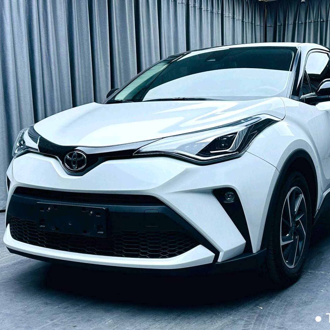 Toyota 2023 C-HR 2.0L Luxury Edition سيارة مستعملة