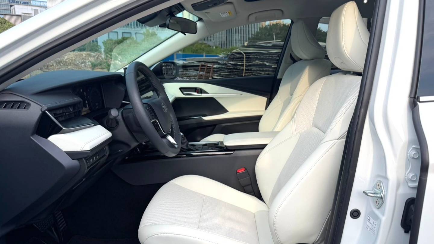 Toyota 2026 CAMRY Dual Engine 2.0HG Premium Edition