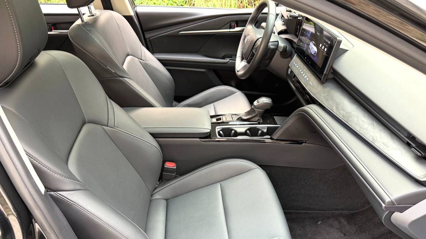 Toyota 2024 CAMRY Dual Engine 2.0HGVP Luxury Edition