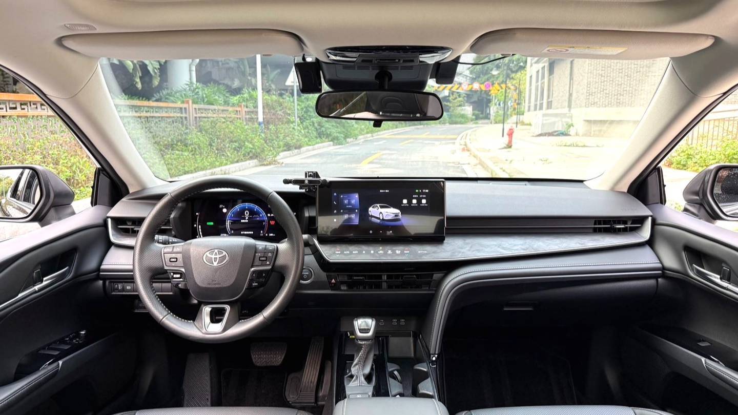 Toyota 2024 CAMRY Dual Engine 2.0HGVP Luxury Edition