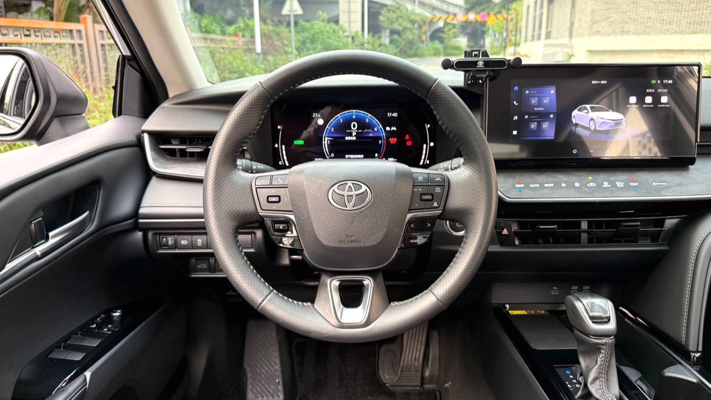 Toyota 2024 CAMRY Dual Engine 2.0HGVP Luxury Edition