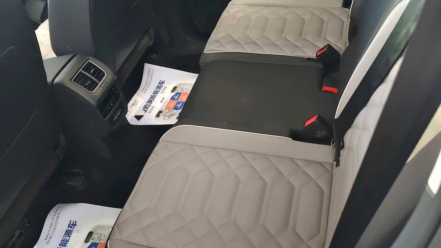 Volkswagen 2025 TAYRON Shared 300TSI