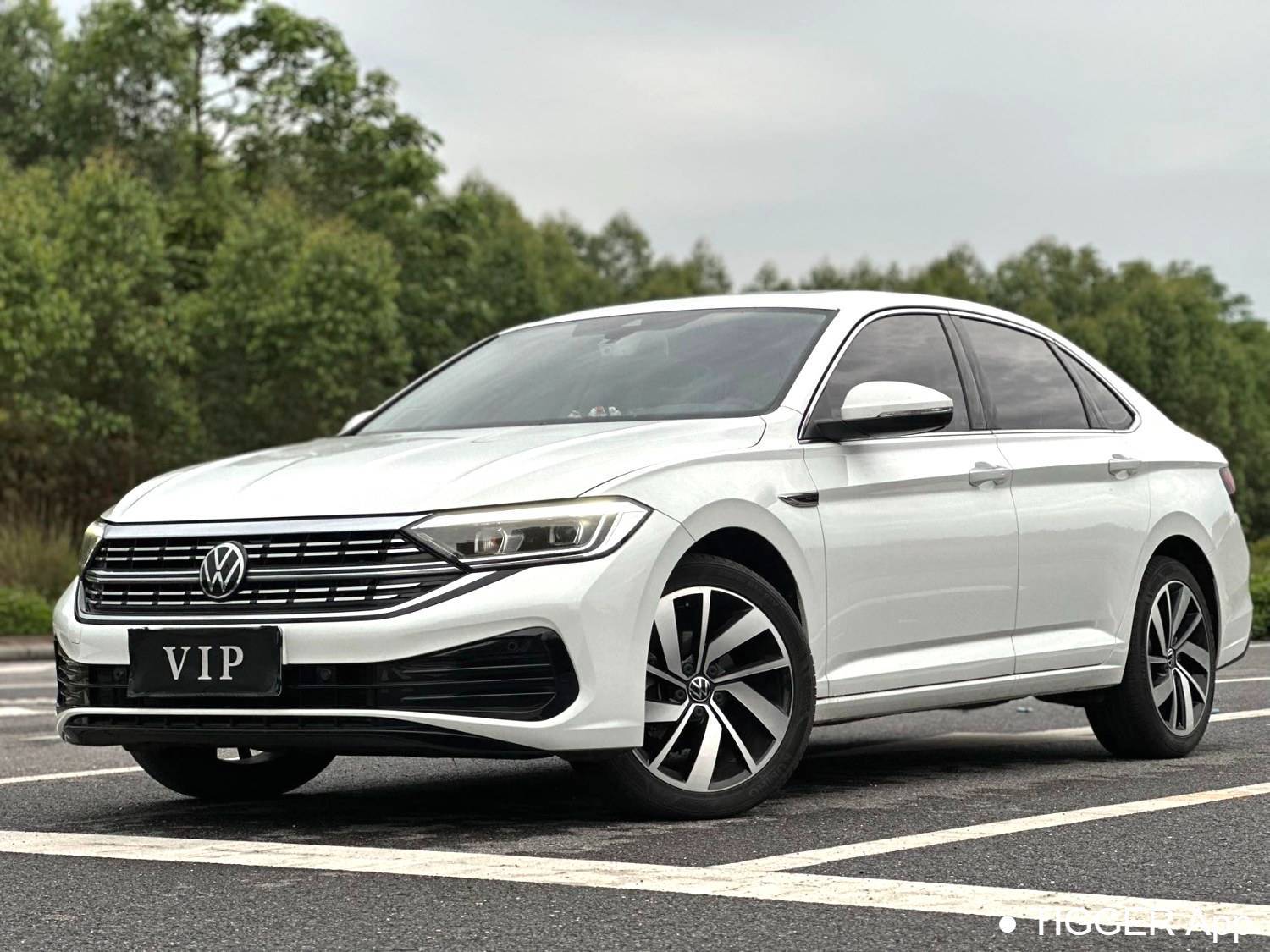مستعمل Volkswagen 2023 Sagitar 300TSI DSG Flying Edition