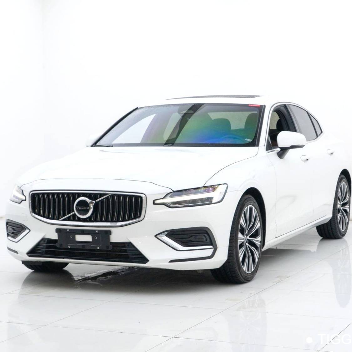 VOLVO China 2023 S60 B5 Zhiya Sports Edition Подержанный автомобиль