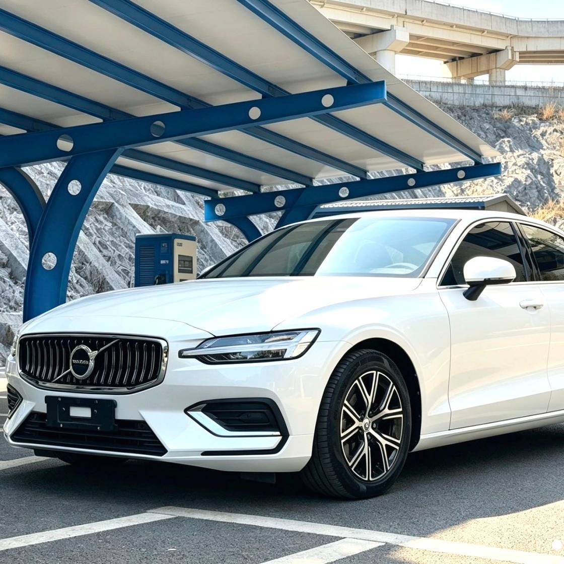 VOLVO China 2024 S60 B4 Zhiyi Luxury Edition سيارة مستعملة