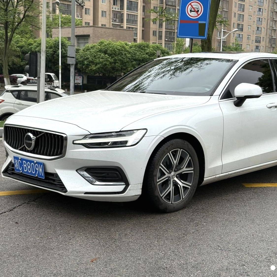 VOLVO China 2024 S60 B4 Zhiyi Luxury Edition سيارة مستعملة