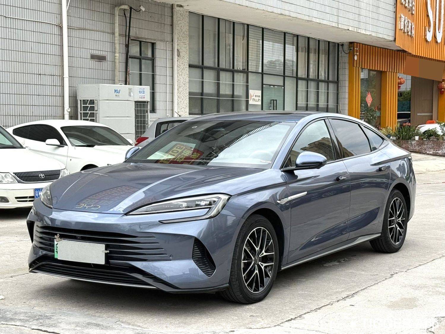 Подержанный BYD 2023 Seal DM-i 1.5T 121km Prestige Type