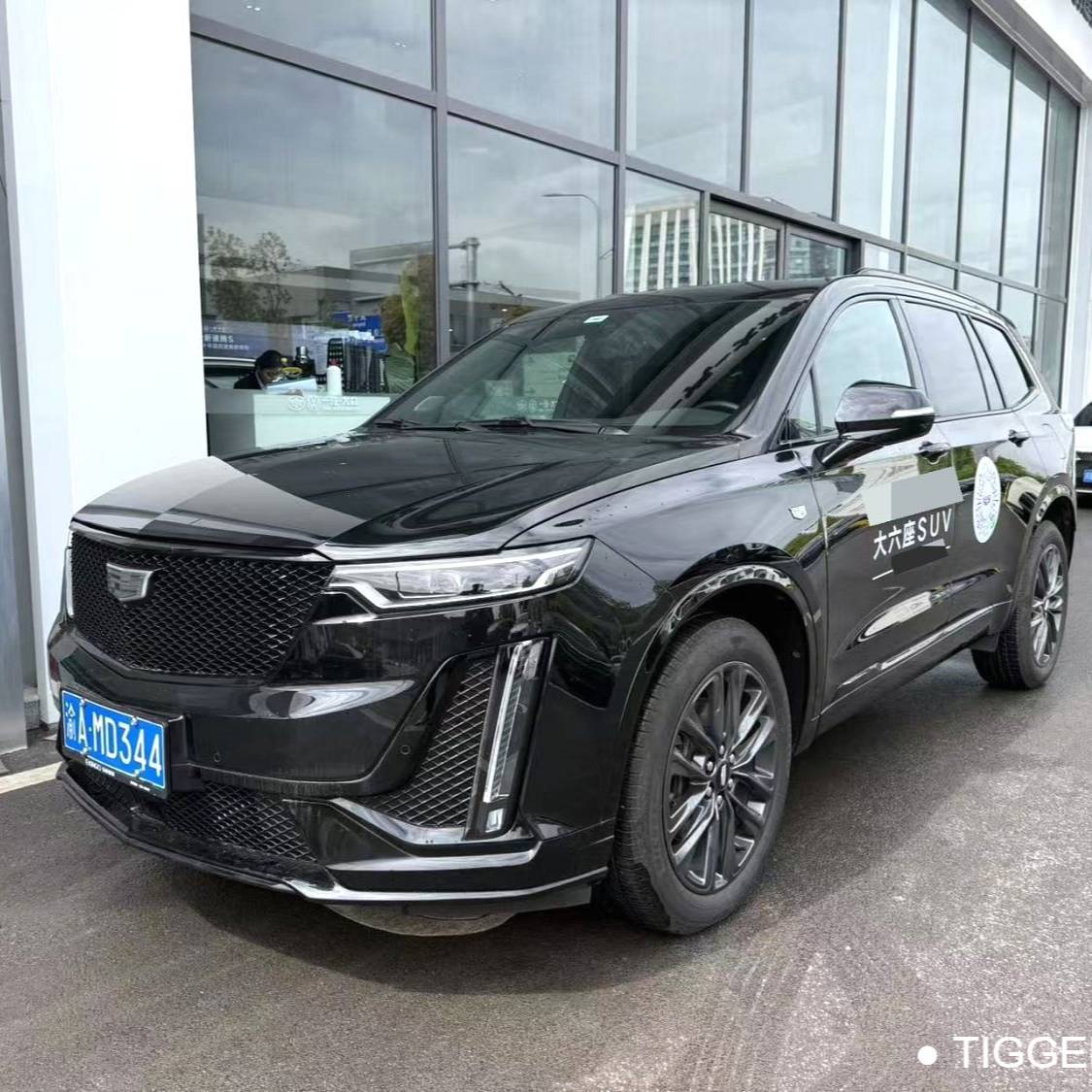 CADILLAC 2025 XT6 2.0T Six seater 4WD Prestige Executive Black Label Edition Подержанный автомобиль