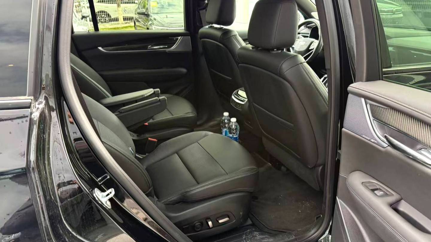 CADILLAC 2025 XT6 2.0T Six seater 4WD Prestige Executive Black Label Edition