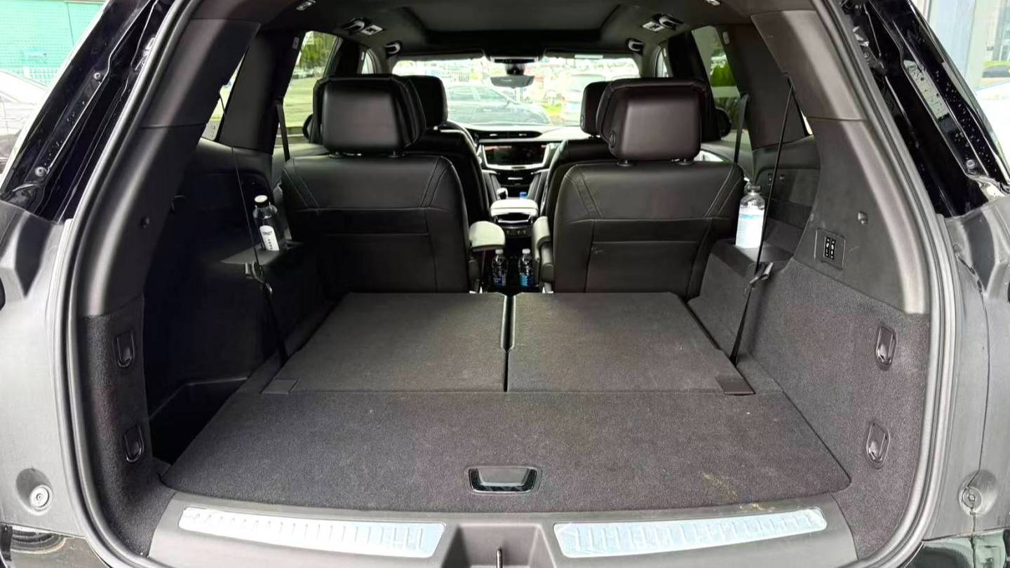 CADILLAC 2025 XT6 2.0T Six seater 4WD Prestige Executive Black Label Edition